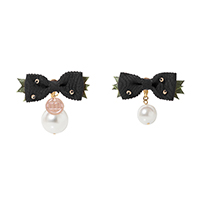 レディースファッションブランドmayla classicのピアス／イアリング、アミュリッド・イヤオブジェ カラーはストロベリーブラック/ピアス STBK/E 指定なし 指定なし 指定なし