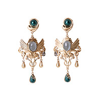 レディースファッションブランドmayla classicのピアス／イアリング、進撃の巨人 アイコニック イヤオブジェ カラーはエルヴィン・スミス/イヤリング WH/CE 指定なし 指定なし 指定なし