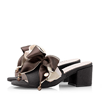 レディースファッションブランドmayla classicのサンダル、フォアゼルアモナ・リップル カラーは黒丹 KTN ヒール 4.0cm オープントゥ