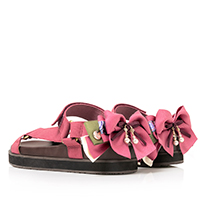 レディースファッションブランドmayla classicのサンダル、カグヤ・ジャポニズム カラーは紅梅 PK ベルト／ストラップ 3.5cm ラウンドトゥ