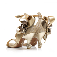 レディースファッションブランドmayla classicのサンダル、キュルビーズ・アンブル カラーはキャラメリーゼ CL ヒール 8.0cm オープントゥ