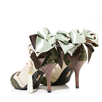 レディースファッションブランドmayla classicのパンプス、マツオヒロミ小品集 カラーはカフェ・カメリヤのマドンナ GR 指定なし 8.0cm ラウンドトゥ