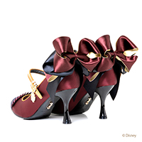 レディースファッションブランドmayla classicのパンプス、『ディズニー ツイステッドワンダーランド』アイコニック シューズオブジェ パンプス   カラーはスカラビア寮 BD 指定なし 7.0cm ラウンドトゥ