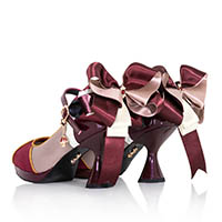 レディースファッションブランドmayla classicのパンプス、魔法少女まどか☆マギカ　アイコニック シューズオブジェ　パンプス カラーは佐倉杏子 SK 指定なし 8.0cm ラウンドトゥ